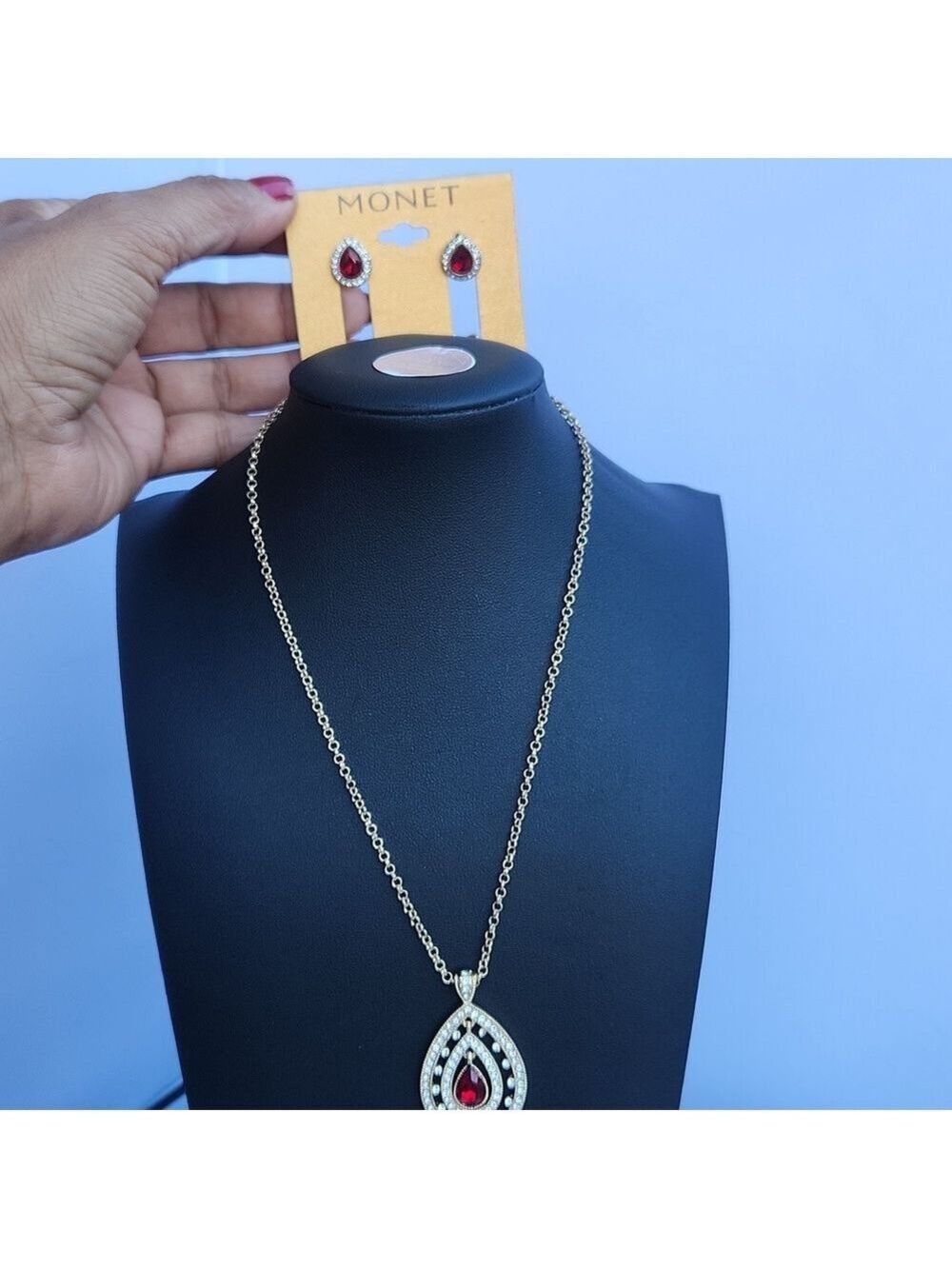 New Monet Set Gold Tone Necklace & Earring Set With Cubic Zirconias. - Picture 10 of 12